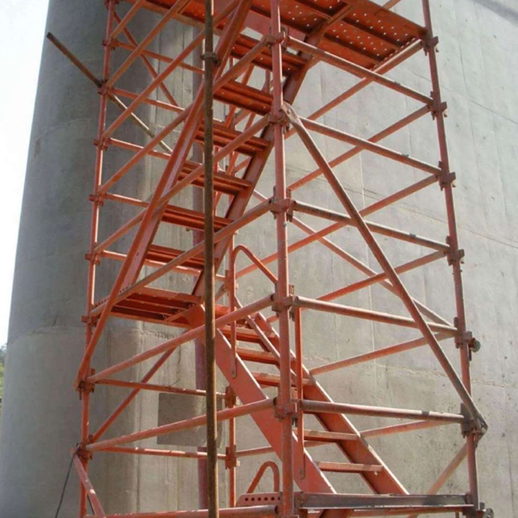 永邦建筑 專業提供掛網式爬梯與75加強型施工安全爬梯，定制化腳手架解決方案